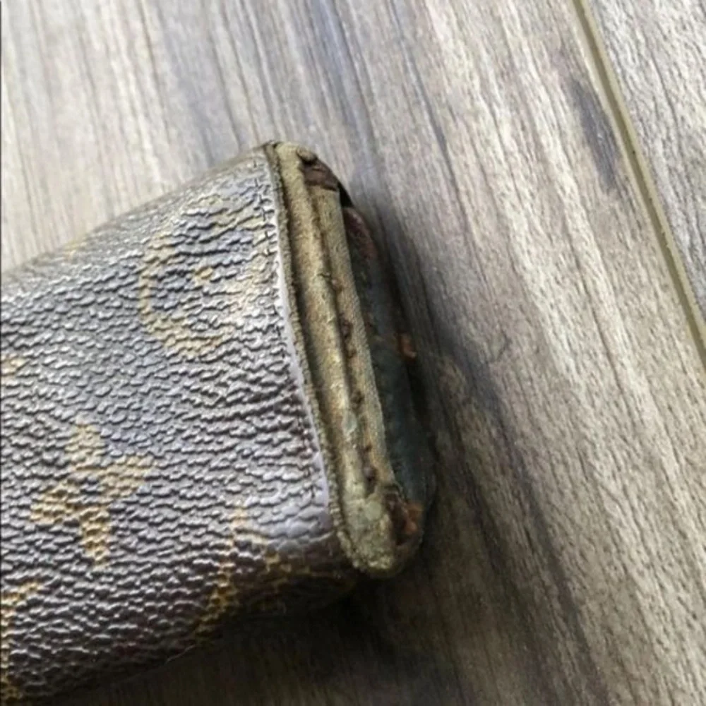 Louis Vuitton Monogram Key Holder/Wallet #368💥PRICE DROP💥